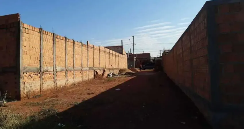 Terreno à venda na Avenida Sílvio Cruz, Jardim Maria Luiza IV, Araraquara
