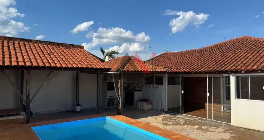 Casa para venda em centro de 322.00m² com 3 quartos, 3 suites e 3 garagens
