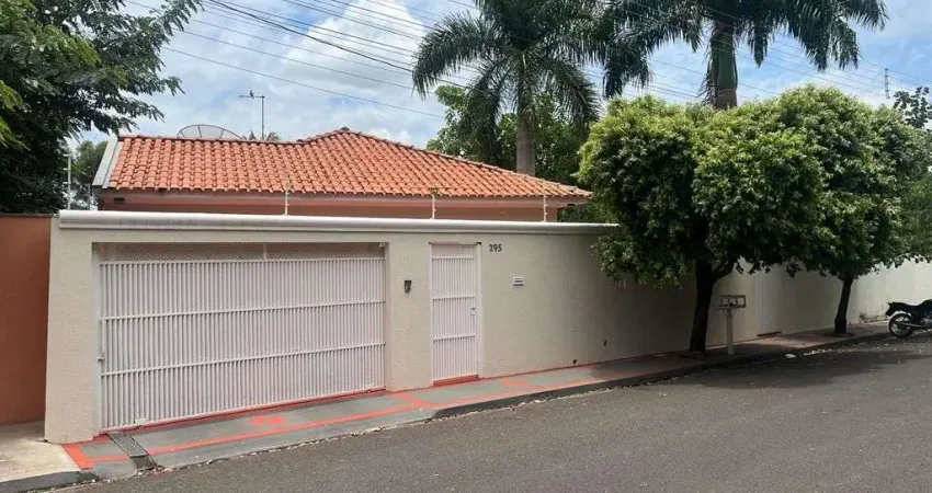 Casa para venda em centro de 230.00m² com 3 quartos, 3 suites e 2 garagens