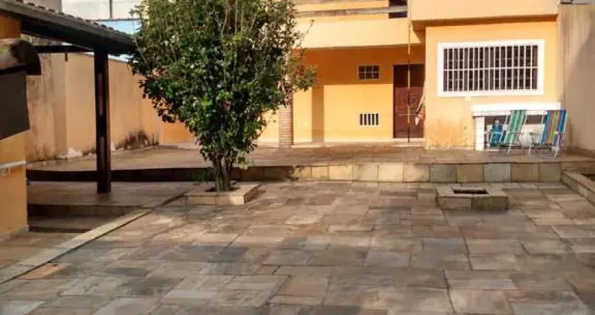 Sobrado para venda em centro de 174.00m² com 2 quartos, 1 suite e 2 garagens