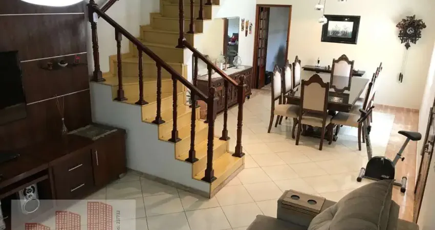 Sobrado para venda em centro de 208.00m² com 4 quartos, 2 suites e 4 garagens