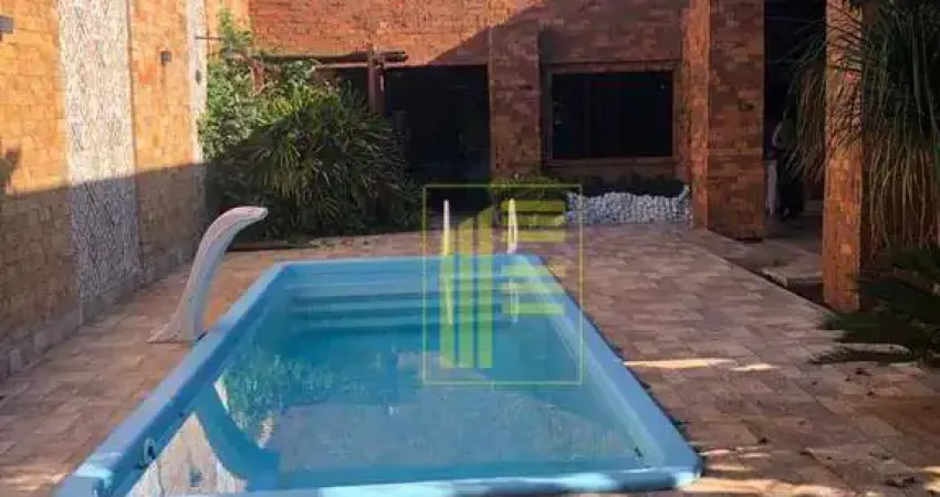 Casa para venda em centro de 170.00m² com 2 quartos, 1 suite e 4 garagens