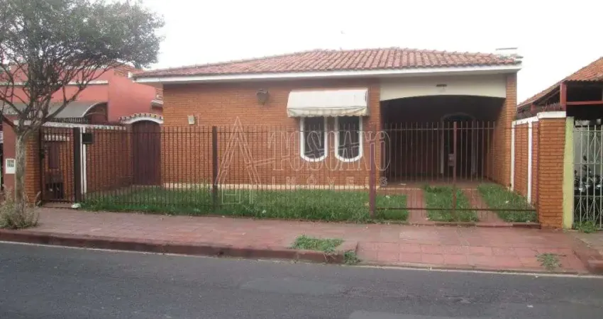 Casa para venda em centro de 211.00m² com 3 quartos, 1 suite e 3 garagens