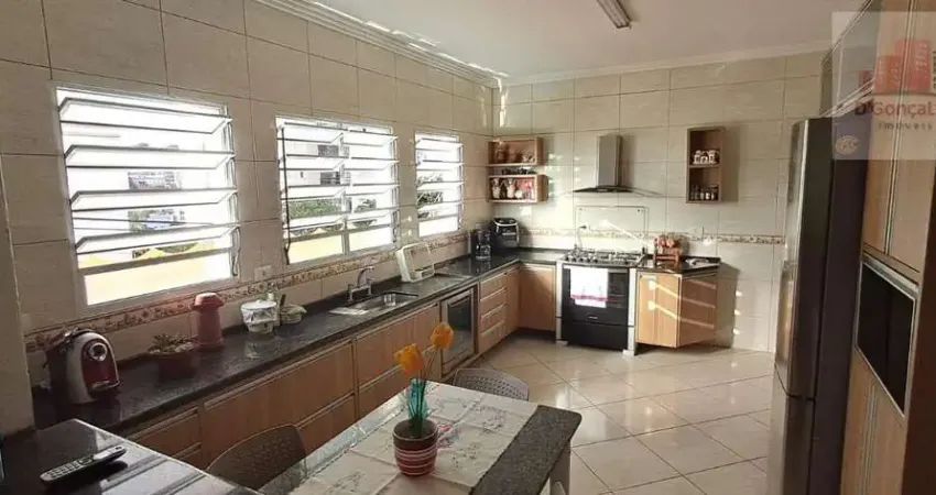 Sobrado para venda em centro de 212.00m² com 3 quartos, 2 suites e 3 garagens