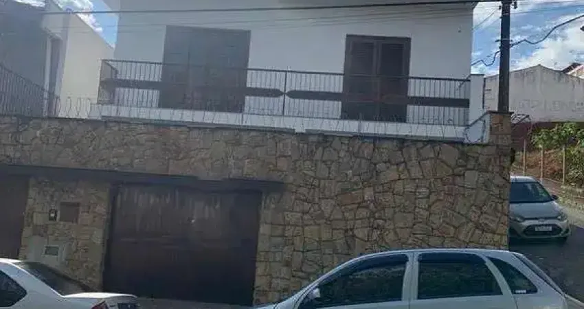 Casa para venda em centro de 270.00m² com 3 quartos, 1 suite e 4 garagens