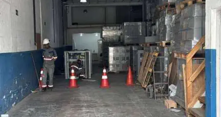 Galpão / depósito / armazém para alugar em são josé de 200.00m² com 2 garagens