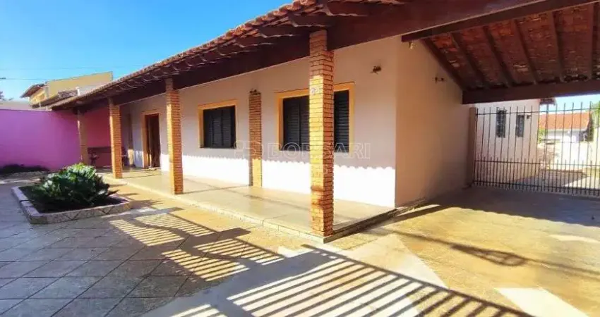 Casa para venda em centro de 255.00m² com 4 quartos, 1 suite e 6 garagens