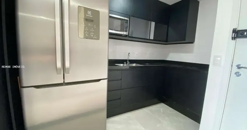 Apartamento para alugar em casa branca de 51.00m² com 2 quartos e 1 garagem