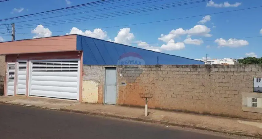 Casa para venda em centro de 134.80m² com 2 quartos, 1 suite e 2 garagens