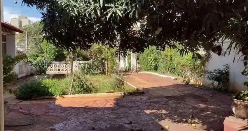 Casa para venda em centro de 232.00m² com 3 quartos, 1 suite e 2 garagens