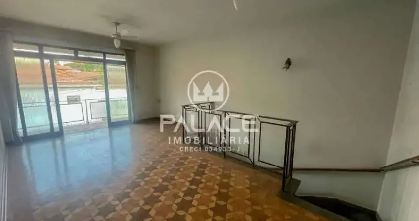 Casa para alugar em centro de 253.00m² com 4 quartos e 2 garagens