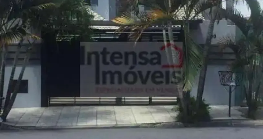 Sobrado para venda em parque aeroporto de 180.00m² com 3 quartos, 1 suite e 2 garagens