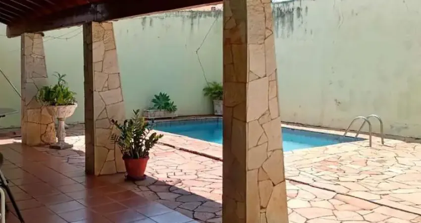 Casa com 3 quartos à venda na Rua Anhangüera, ***, Centro, Birigui