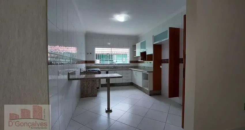 Sobrado para venda em centro de 230.00m² com 3 quartos, 2 suites e 4 garagens