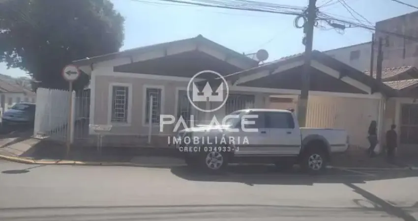 Casa para venda em centro de 200.00m² com 3 quartos, 1 suite e 4 garagens