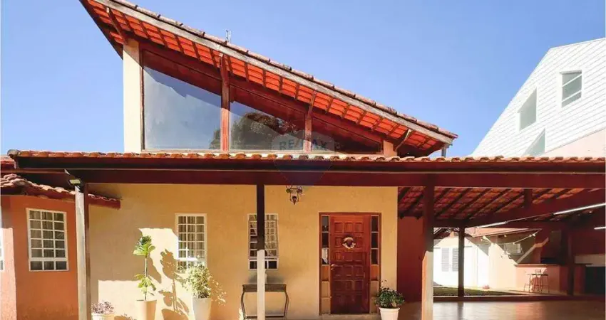 Casa para venda em centro de 235.00m² com 4 quartos, 1 suite e 3 garagens