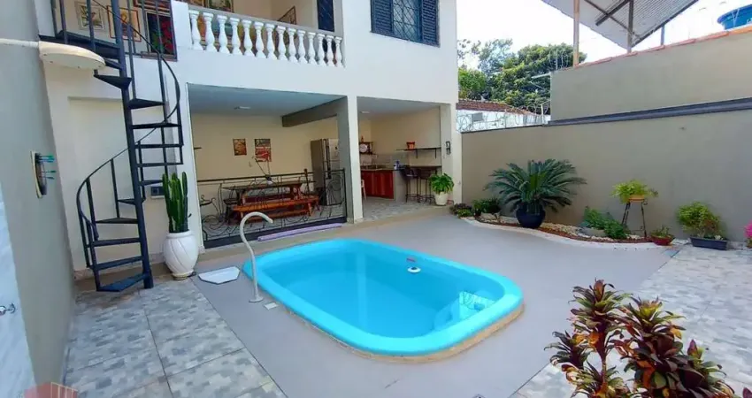 Casa para venda em centro de 450.00m² com 3 quartos, 1 suite e 3 garagens