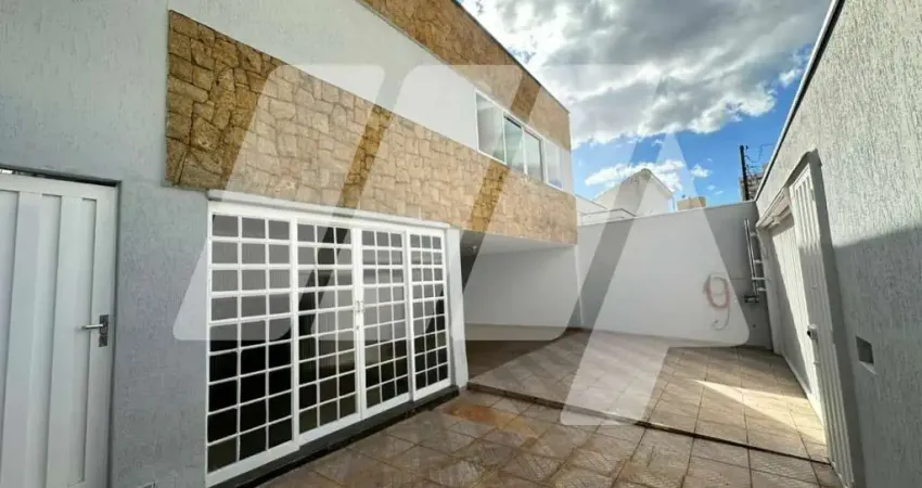 Sobrado para venda em centro de 238.00m² com 4 quartos, 2 suites e 4 garagens