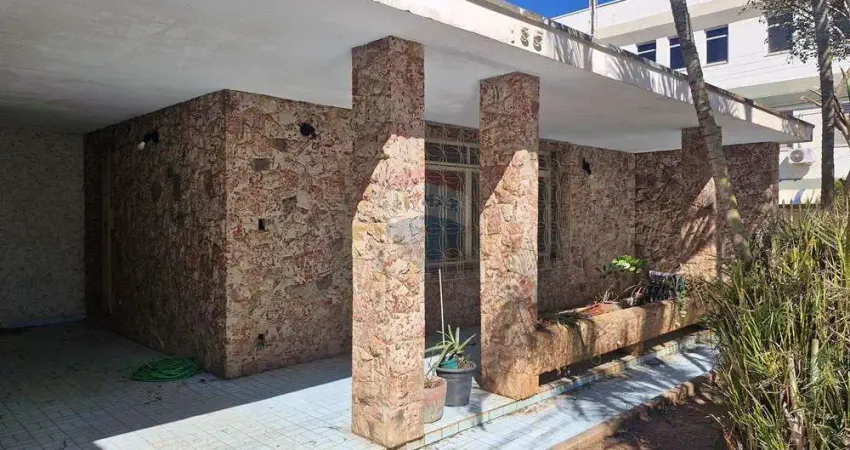 Casa com 4 quartos para alugar na Praça Duque de Caxias, 135, Centro, Mogi Mirim