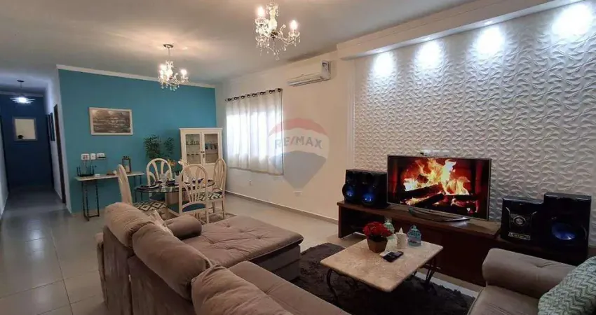 Casa para venda em centro de 232.68m² com 2 quartos, 1 suite e 3 garagens