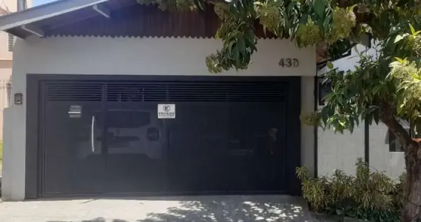 Casa para venda em centro de 238.00m² com 4 quartos, 1 suite e 2 garagens