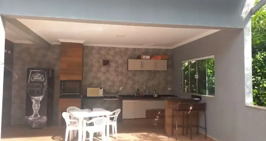 Casa para venda em centro de 174.00m² com 3 quartos e 2 garagens