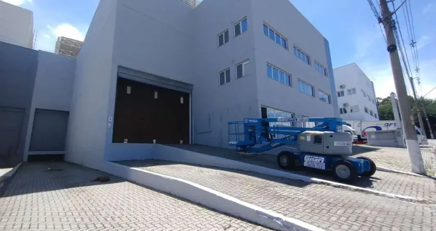 Galpão / depósito / armazém para alugar em centro empresarial raposo tavares de 1000.00m²