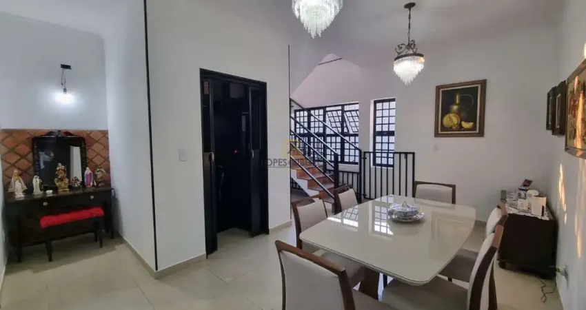 Sobrado para venda em centro de 215.00m² com 4 quartos, 2 suites e 3 garagens