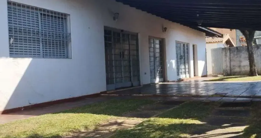 Casa para venda em centro de 389.00m² com 3 quartos, 1 suite e 8 garagens