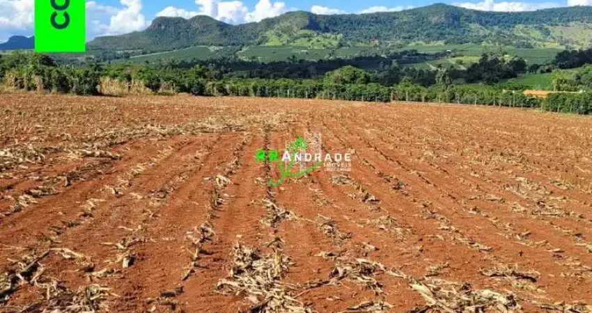 Terreno à venda no Centro, Claraval 