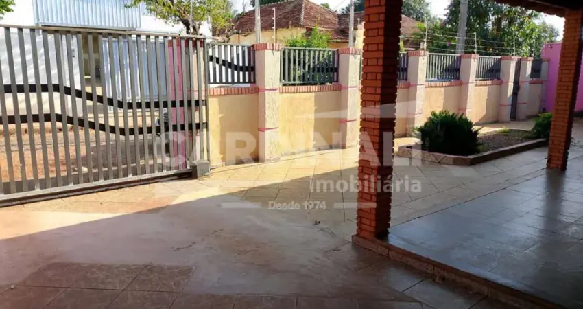Casa para venda em centro de 255.00m² com 3 quartos, 1 suite e 4 garagens