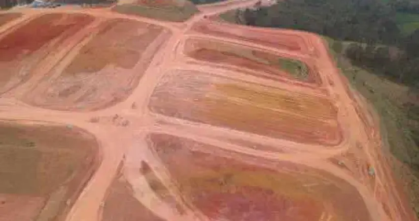 Terreno à venda na Avenida Japão, 3950, Jardim Layr, Mogi das Cruzes