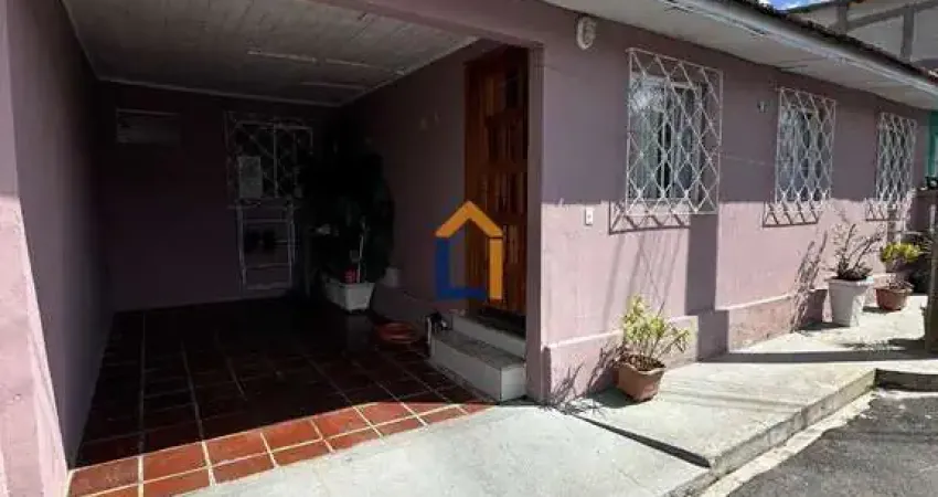 Casa para venda em boqueirão de 40.00m² com 2 quartos, 1 suite e 1 garagem