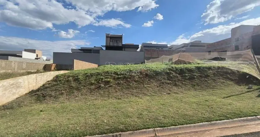 Terreno em condomínio fechado à venda na Rua Roma, 38, Residencial Tivoli, Araraquara