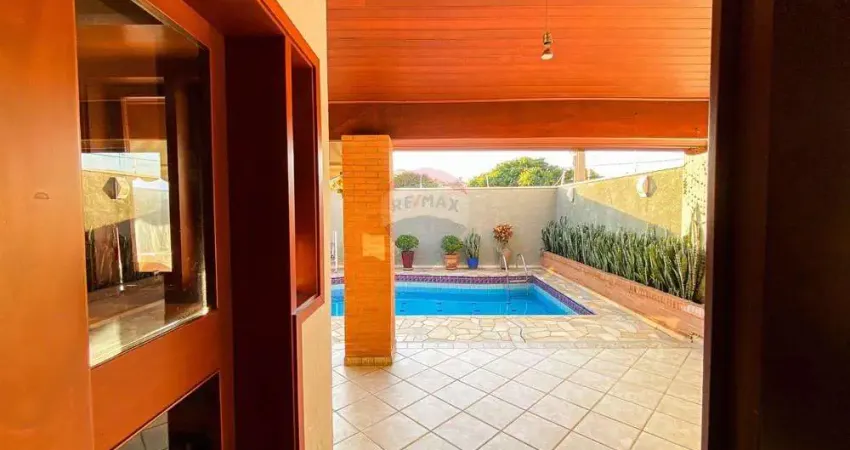 Casa para venda em centro de 214.00m² com 3 quartos, 1 suite e 3 garagens