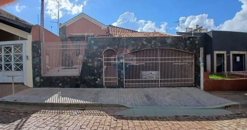 Casa para venda em centro de 216.50m² com 4 quartos, 1 suite e 2 garagens