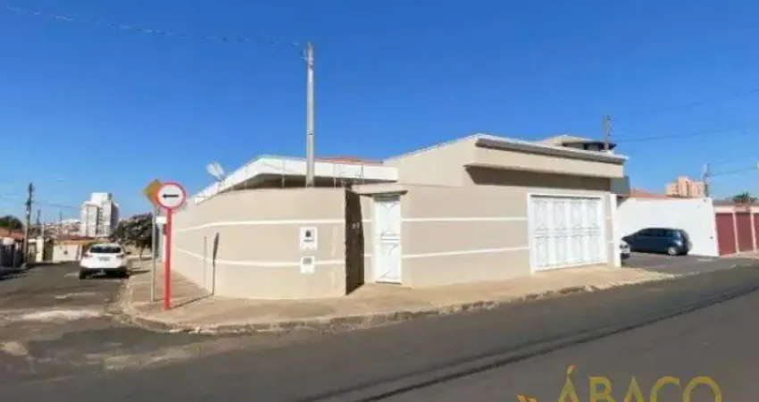 Casa para venda em centro de 242.76m² com 3 quartos, 1 suite e 2 garagens