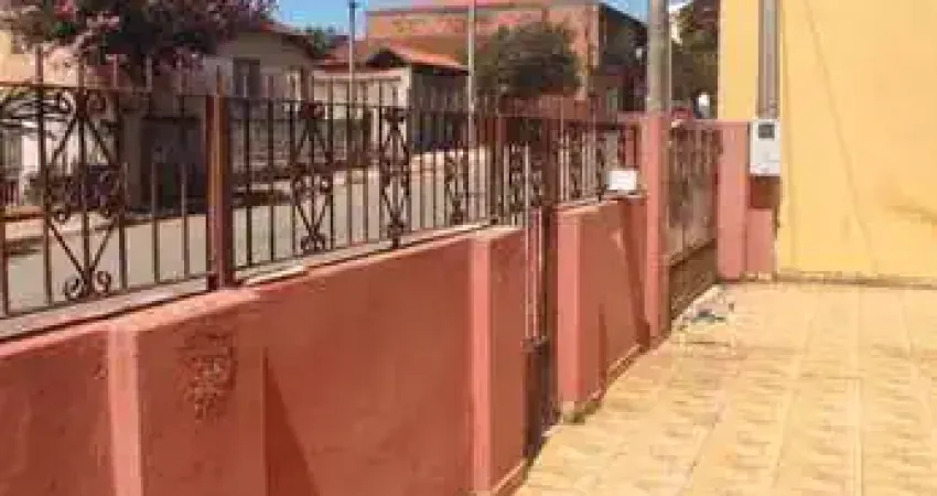 Casa para venda em centro de 113.00m² com 3 quartos, 1 suite e 4 garagens
