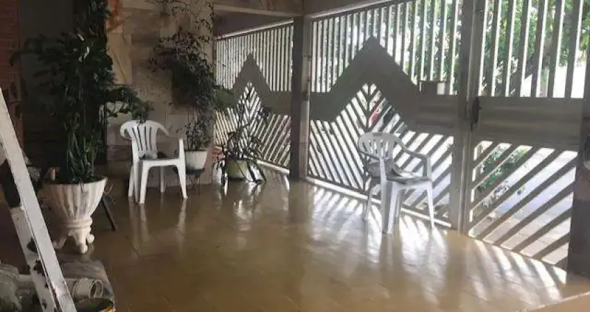 Casa para venda em centro de 250.00m² com 4 quartos, 1 suite e 2 garagens