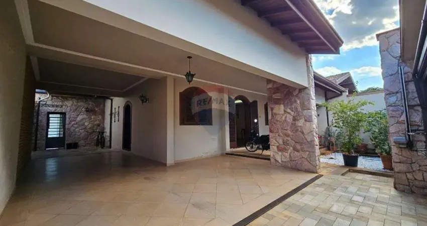 Casa para venda em santa cruz de 360.00m² com 5 quartos, 1 suite e 3 garagens