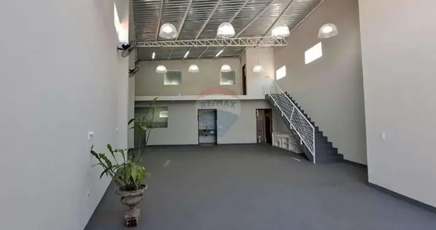 Galpão / depósito / armazém para alugar em centro de 140.00m² com 2 quartos e 4 garagens