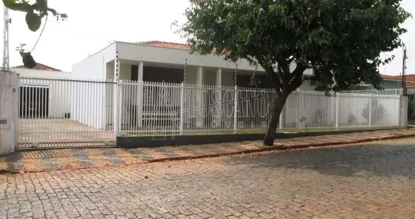 Casa para venda em centro de 206.00m² com 3 quartos, 1 suite e 5 garagens