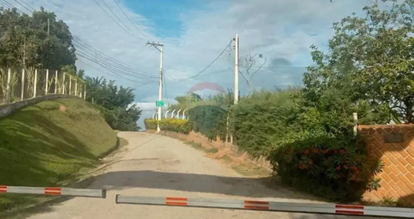 Terreno em condomínio fechado à venda no Centro, Guararema