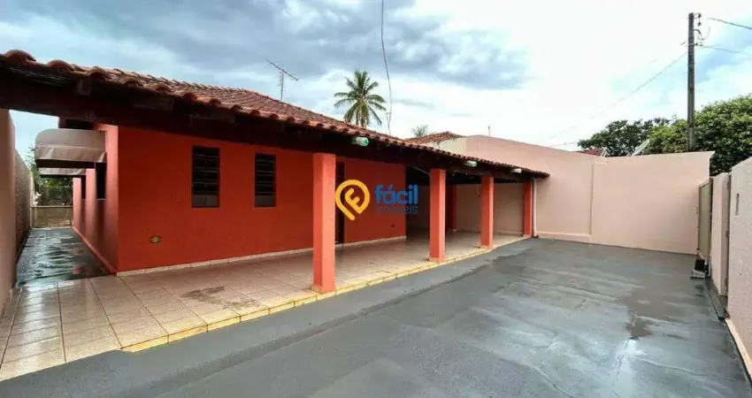 Casa para alugar em centro de 250.00m² com 3 quartos e 4 garagens
