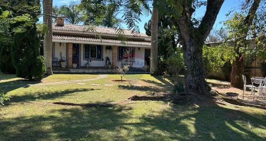 Casa de condomínio para alugar em condomínio flamboyant-b de 600.00m² com 3 quartos e 2 suites