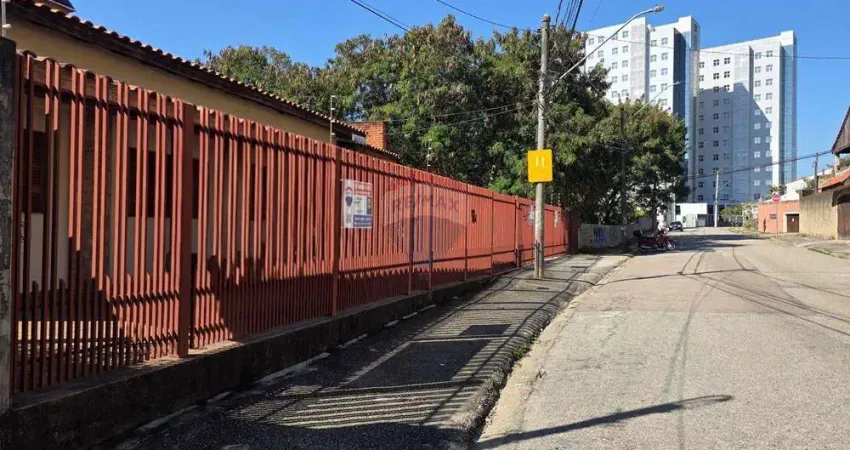 Casa para venda em Jardim Faculdade de 379.00m² com 3 Quartos, 2 Suites e 30 Garagens