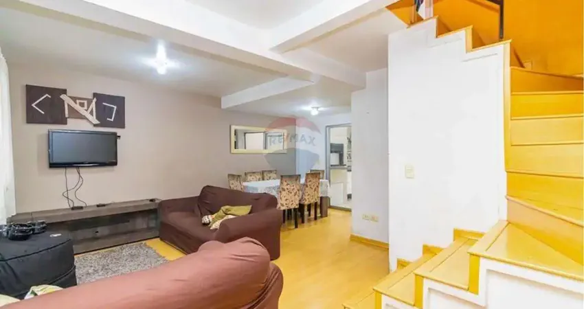 Sobrado para venda em Boqueirão de 80.00m² com 3 Quartos, 1 Suite e 2 Garagens