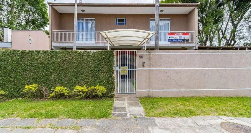 Sobrado para alugar em Hugo Lange de 190.00m² com 3 Quartos, 1 Suite e 4 Garagens