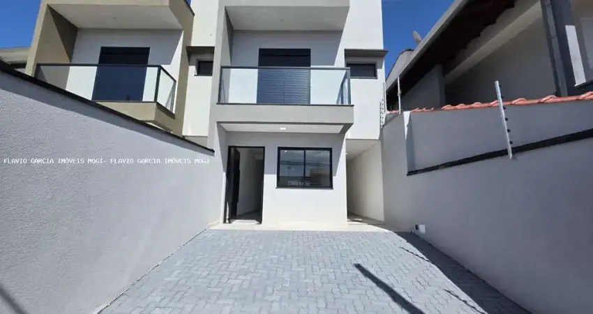 Sobrado para venda em Vila Brás Cubas de 130.00m² com 3 Quartos, 1 Suite e 2 Garagens