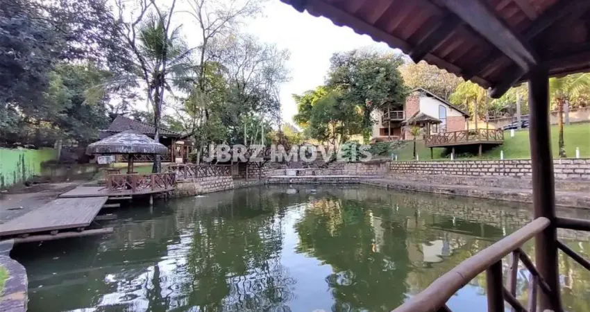 Chácara para venda em Chácara Do Trevo de 800.00m² com 5 Quartos, 2 Suites e 2 Garagens